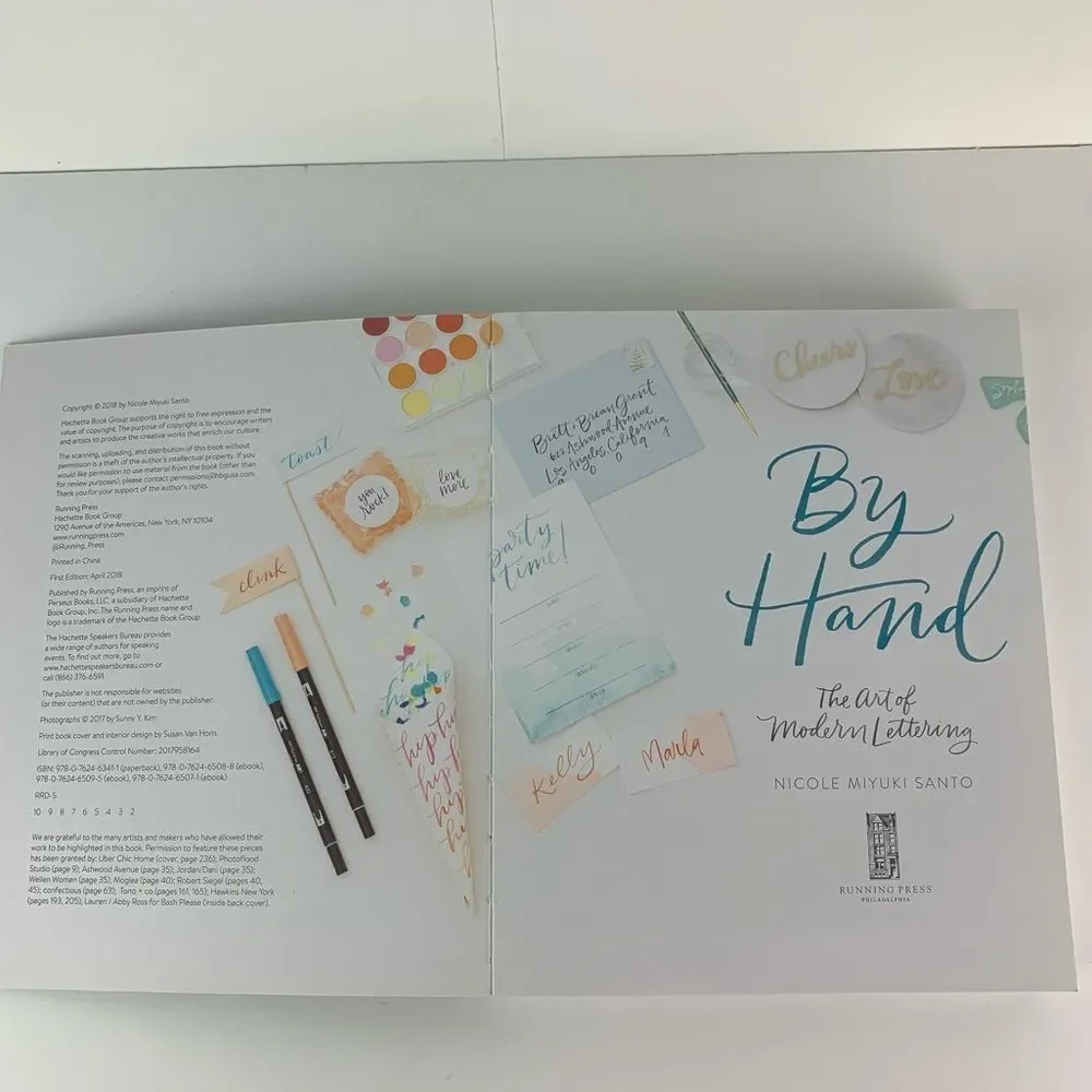 By Hand The art of modern lettering Nicole Miyuki Santo book Let’s make art